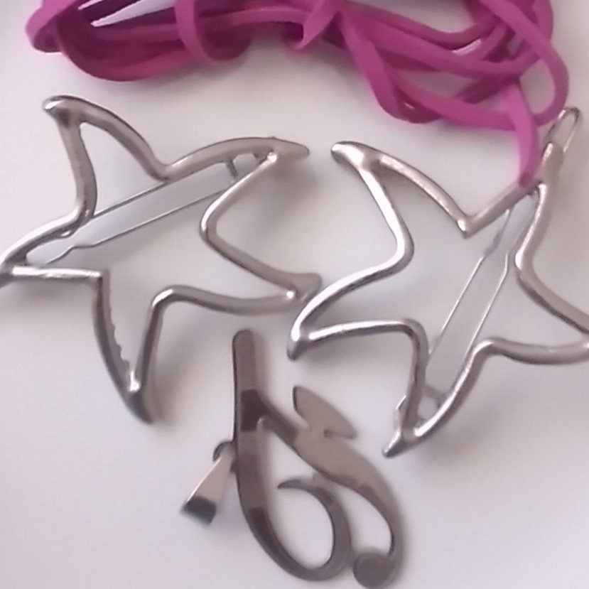 سنجاق سر آویز حرف Fودستبند