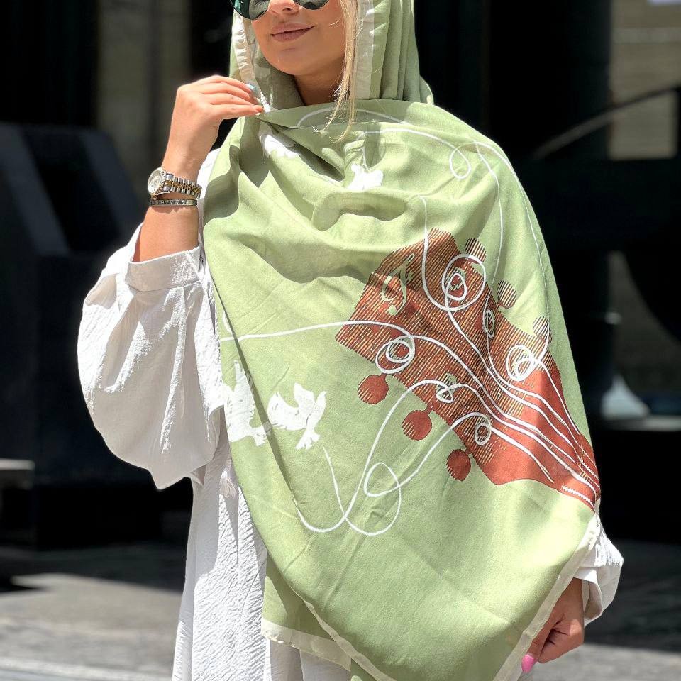 شال نخی زنانه رنگ سبز مغز پسته ای طرحدار بسیار زیبا و شیک قیمت مناسب ri118
