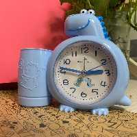 ساعت رو میزی دایناسور  جاقلمی دار صورتی سبز آبی و سبز نارنجی 