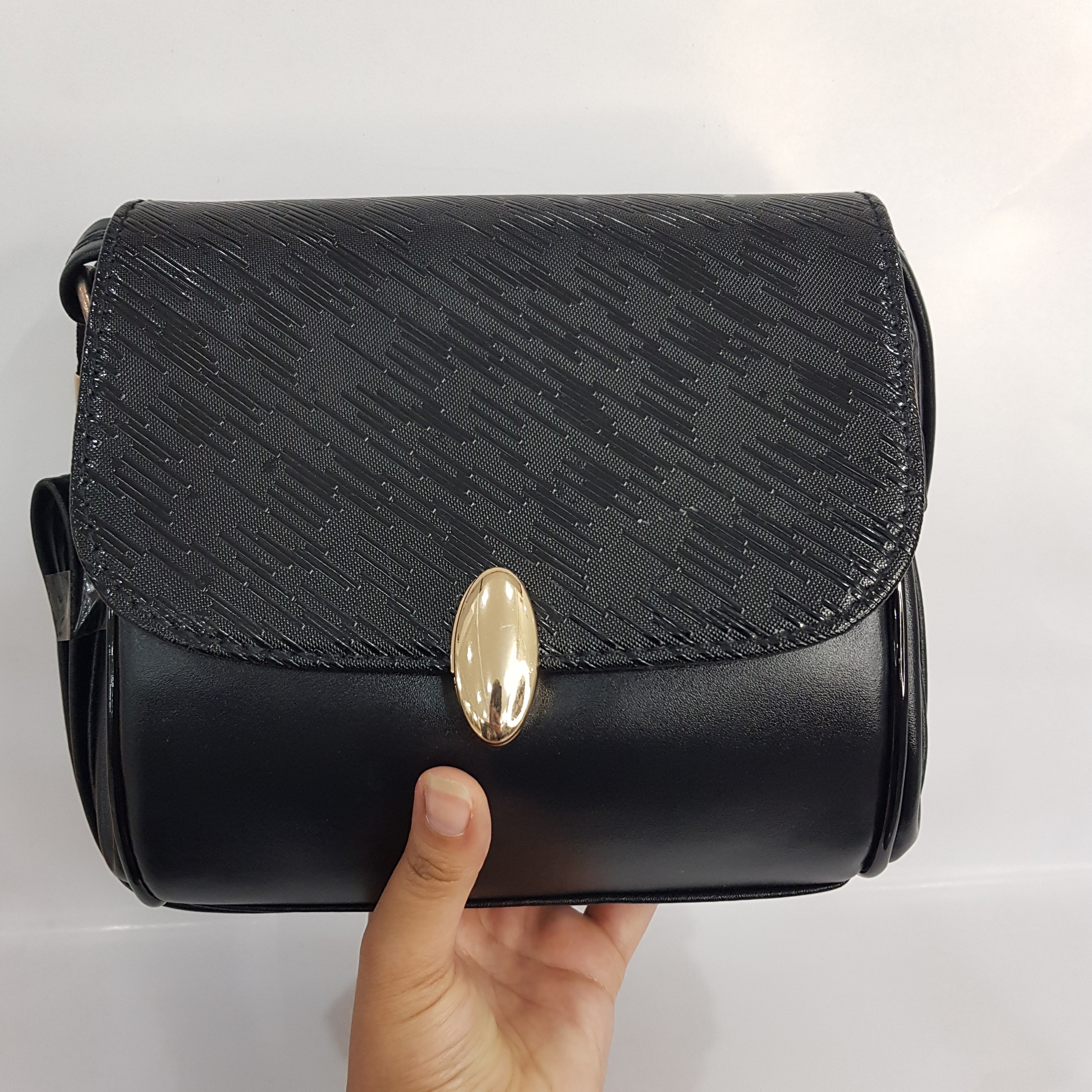 کیف زنانه یک طرفه مشکی سایز متوسط دوشی