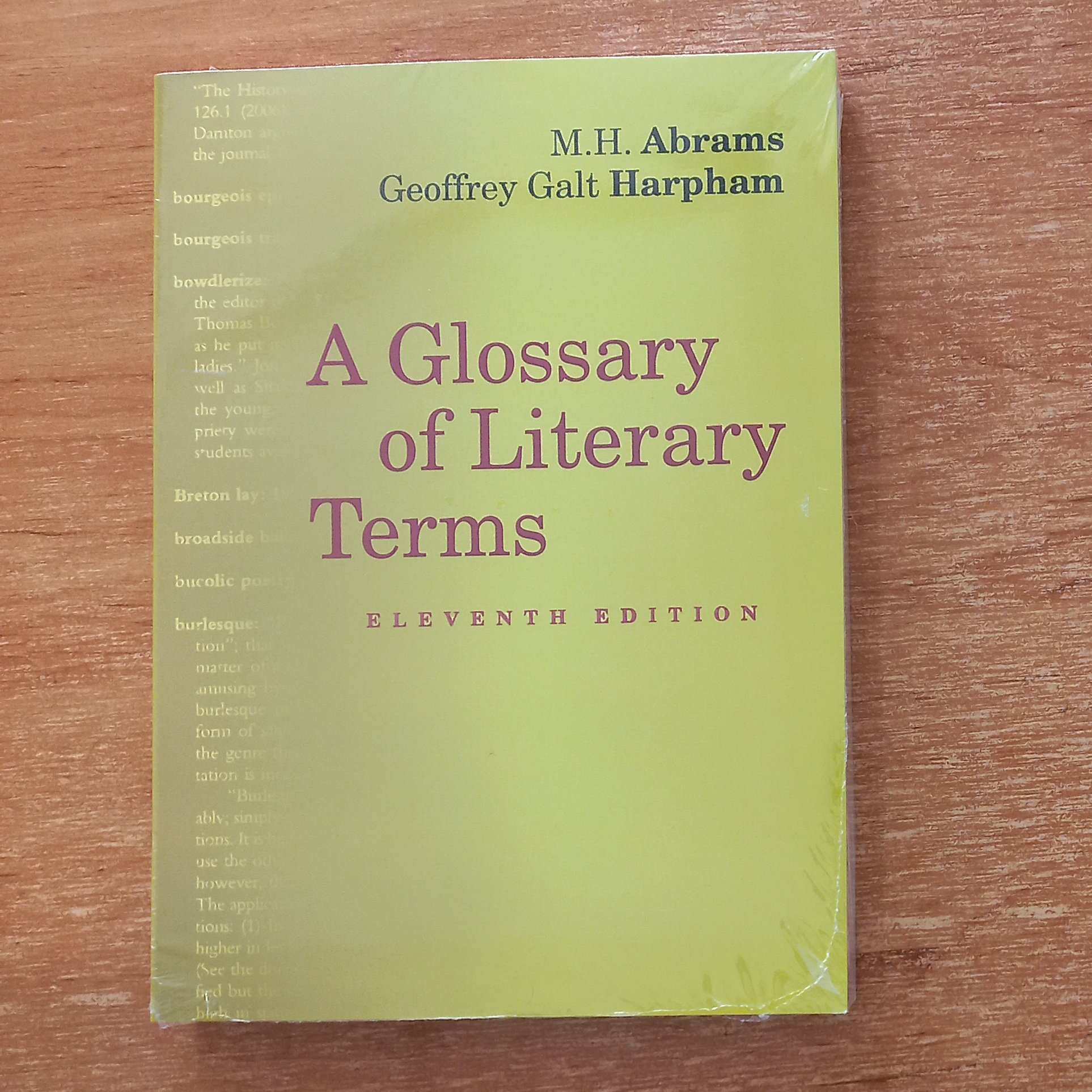 کتاب زبان دانشگاهی دانشنامه ی واژگان ادبی A Glossary of literary terms 11th edition 