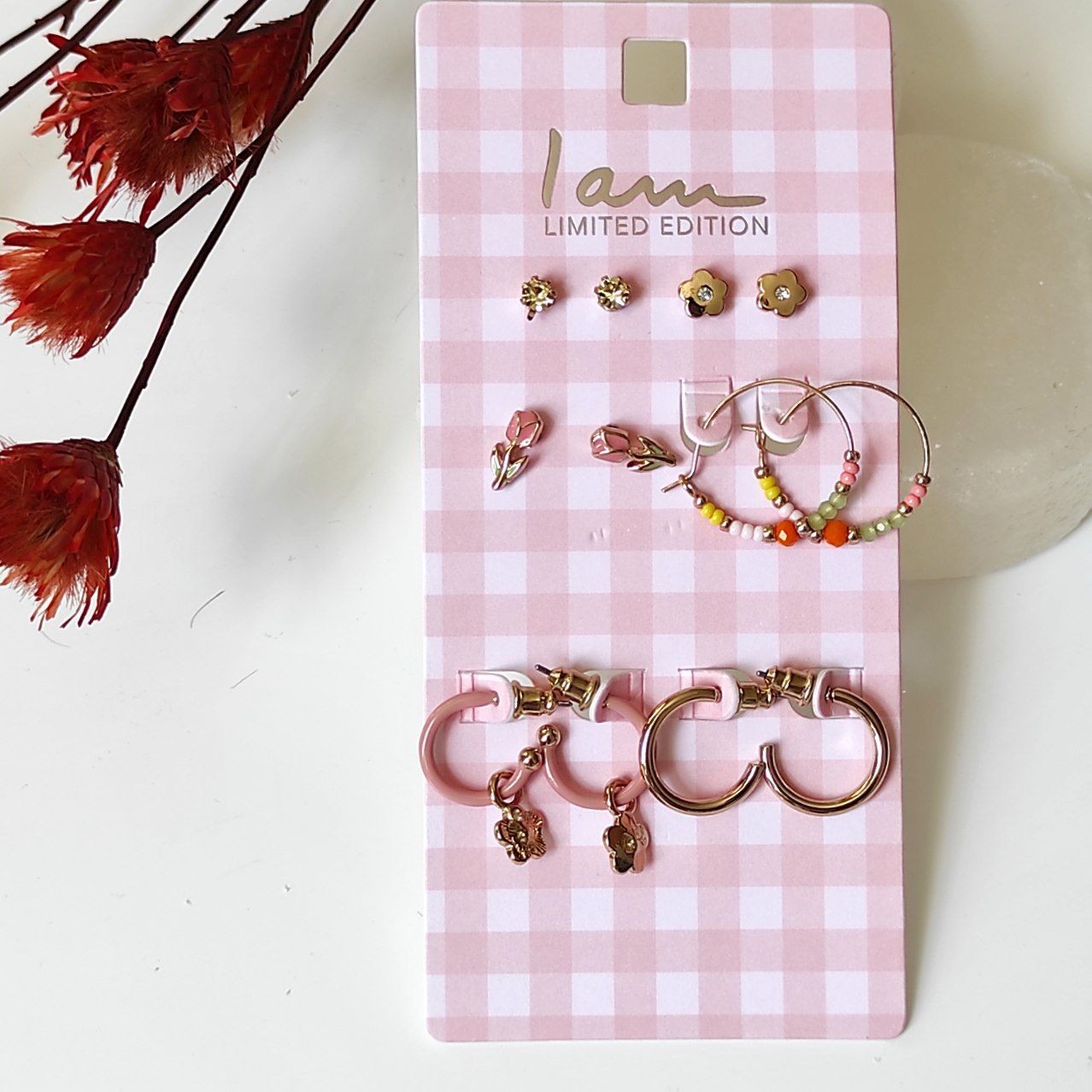 پک گوشواره 6جفتی رنگی رنگی بسیار جذاب و شیک رنگ ثابت و ضد حساسیت مجلسی و شیک کادو تولد و ولنتاین گوشواره طرح گل