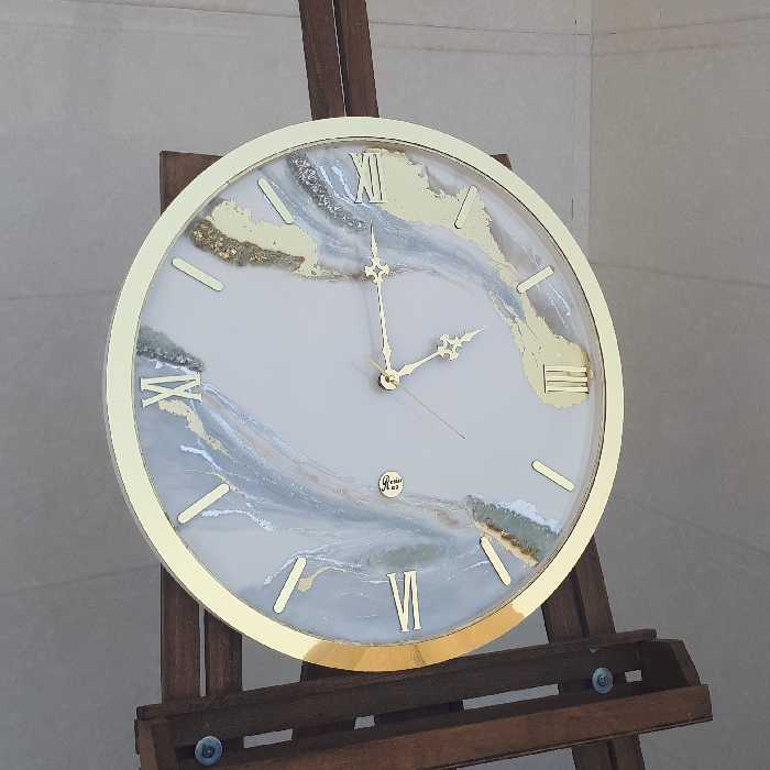 ساعت دیواری قطر 40طرح روسی کار شده با کریستال موتور ارامگرد بیصدا و اعداد و رینگ مولتی استایل رنگ ثابت