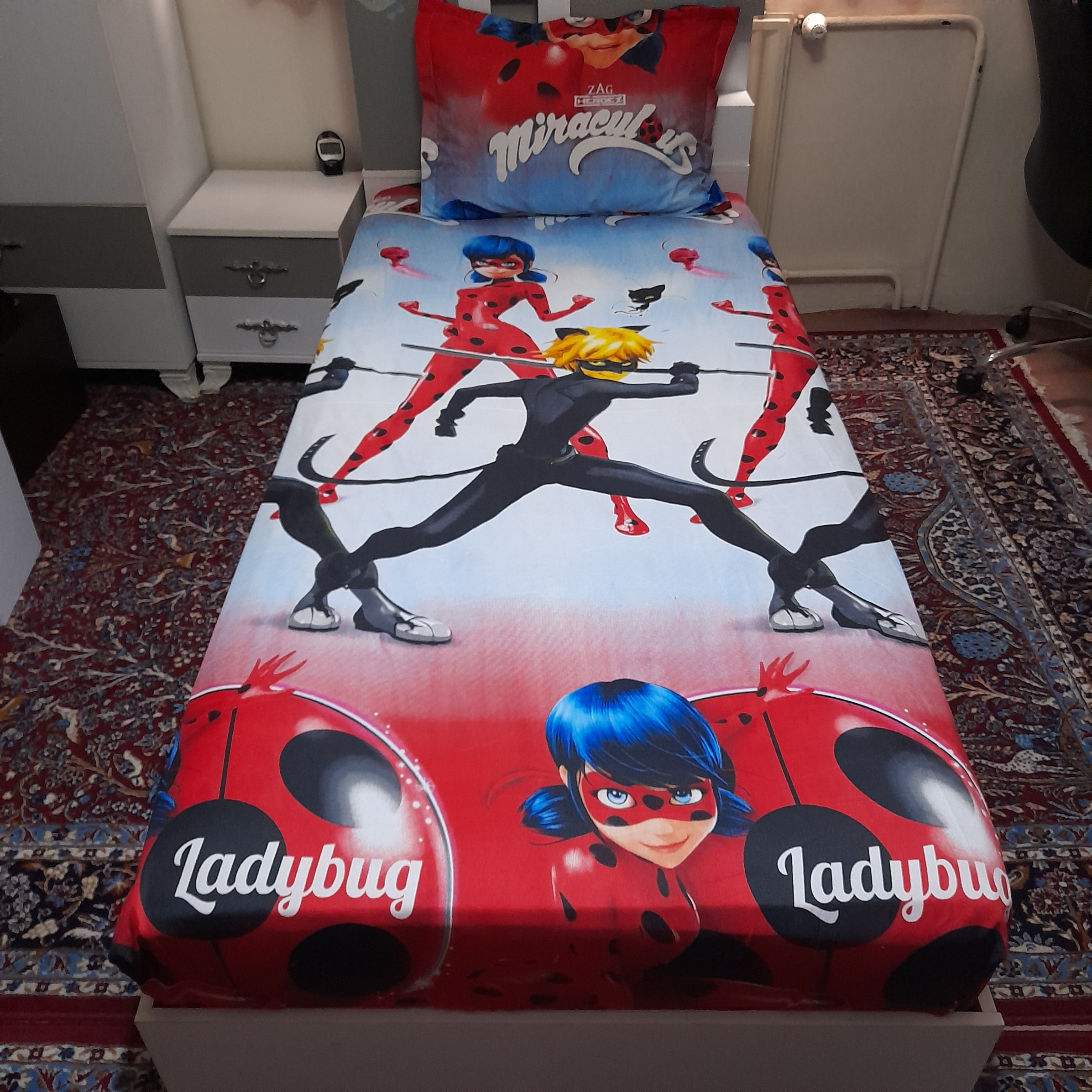 سرویس ملحفه مدل کشدوز niki03.20 کفشدوزکی کد 90 یک نفره دو تکه