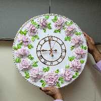 ساعت دیواری سفید تمام گل قطر 50 قابل سفارش در طرح و سایز مورد نظر شما 