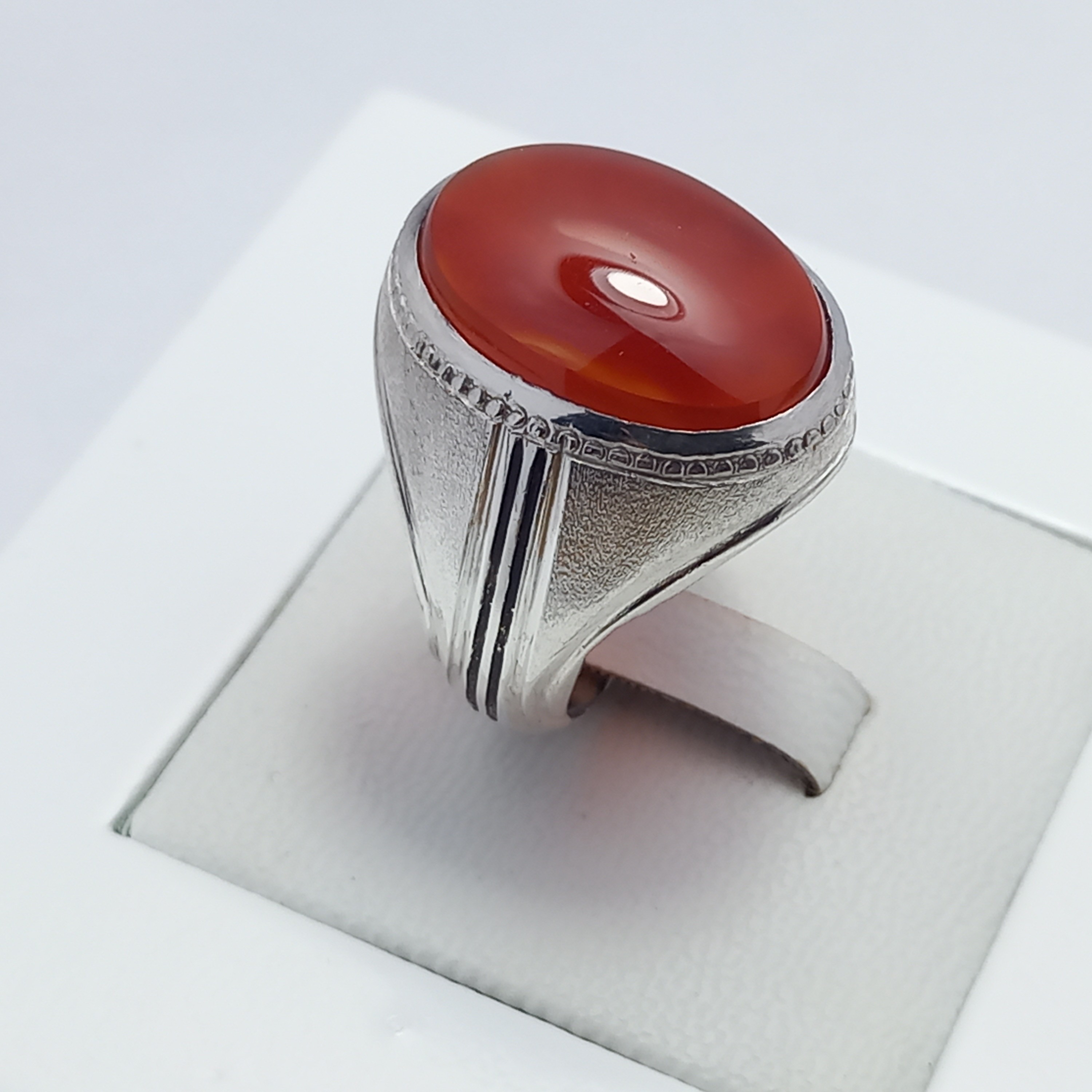 انگشتر نقره رکاب دست ساز مردانه همراه عقیق یمنی دانه اناری و آبدار 1