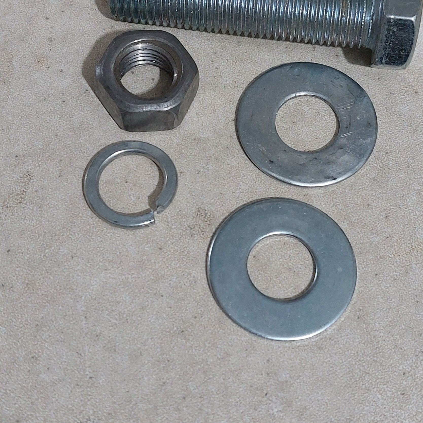 پیچ و مهره 16 سایز 16در 70 همراه 2 واشر تخت ویک واشر