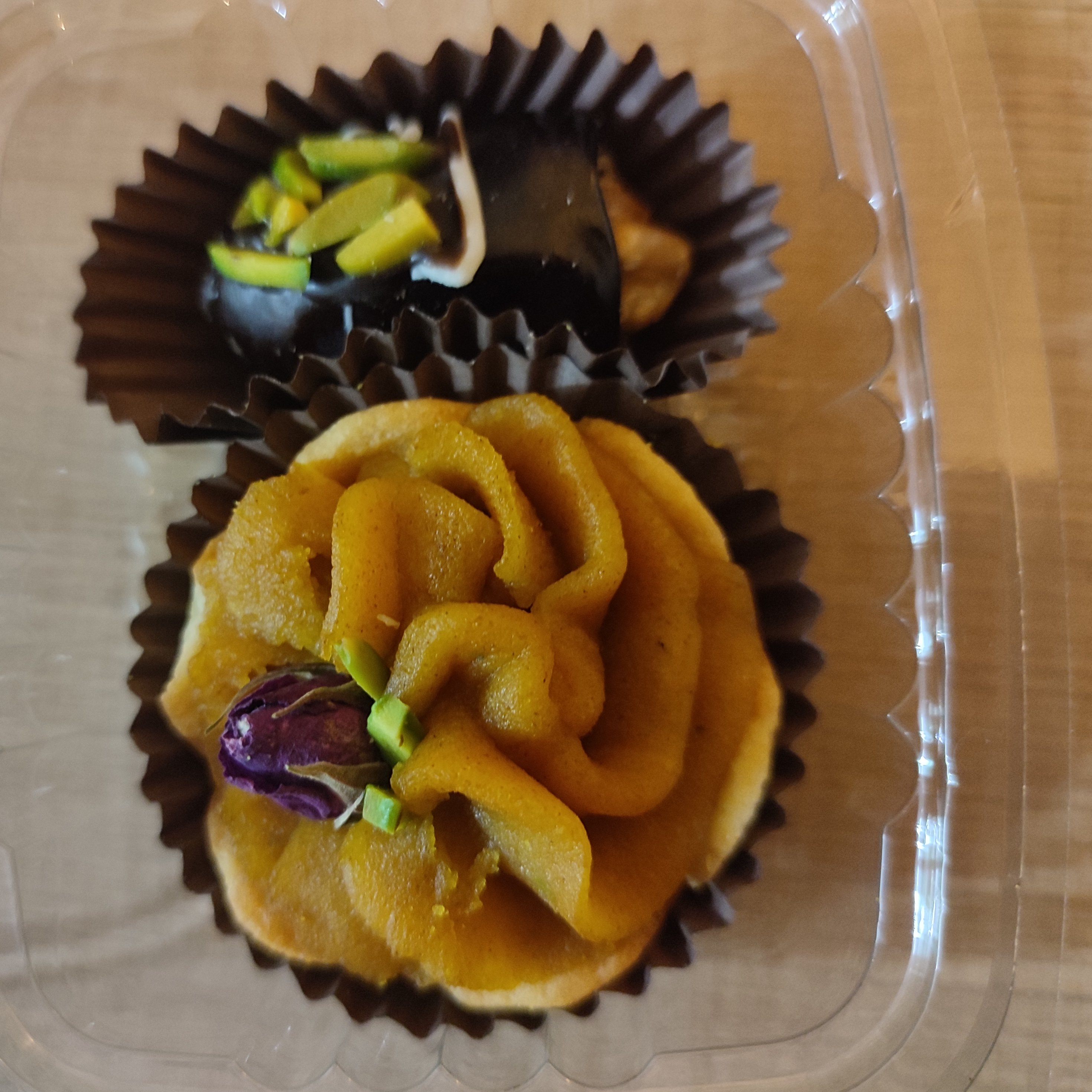 حلوامجلسی وخرما دو آیتم خرما آجیلی و حلواسنتی ،پخت روز