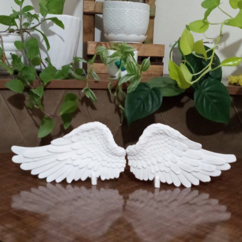 بال فرشته به همراه یک جفت پایه از جنس پودر سنگ هنری