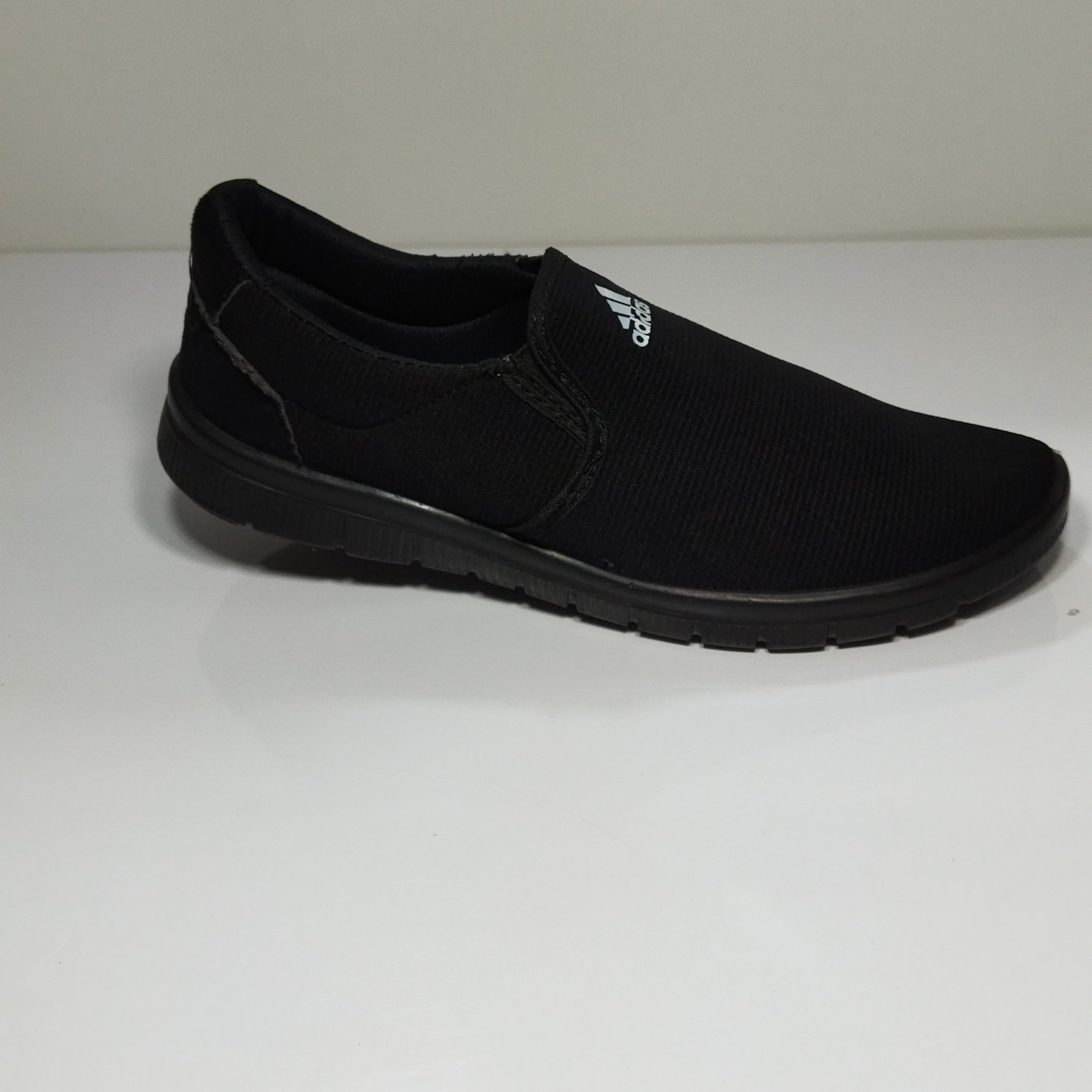 کفش راحتی بسیار سبک ادیداس