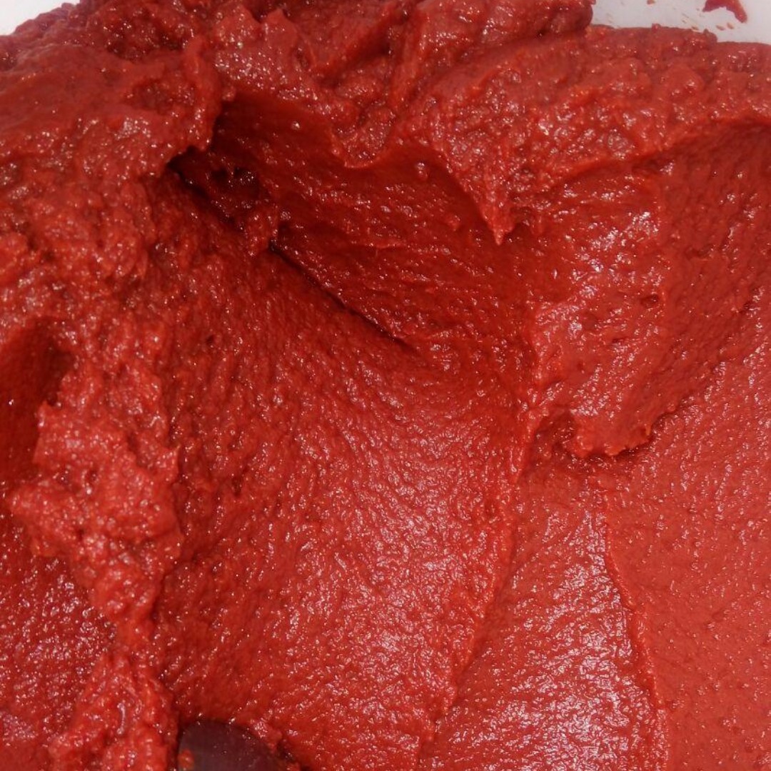 رب گوجه فرنگی خانگی یا طعم عالی.در ظروف یک کیلونیم قیمت کیلویی90