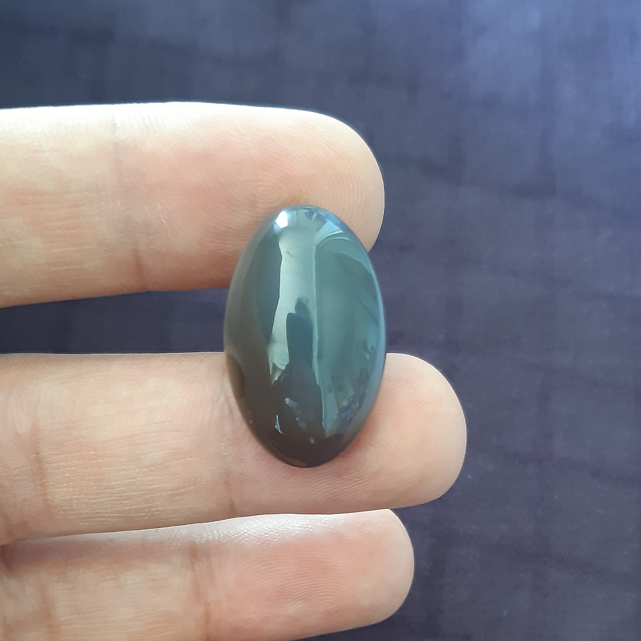 نگین عقیق دخانی دامله کاملا طبیعی و معدنی درشت و قواره دار رنگ طبیعی و خاص