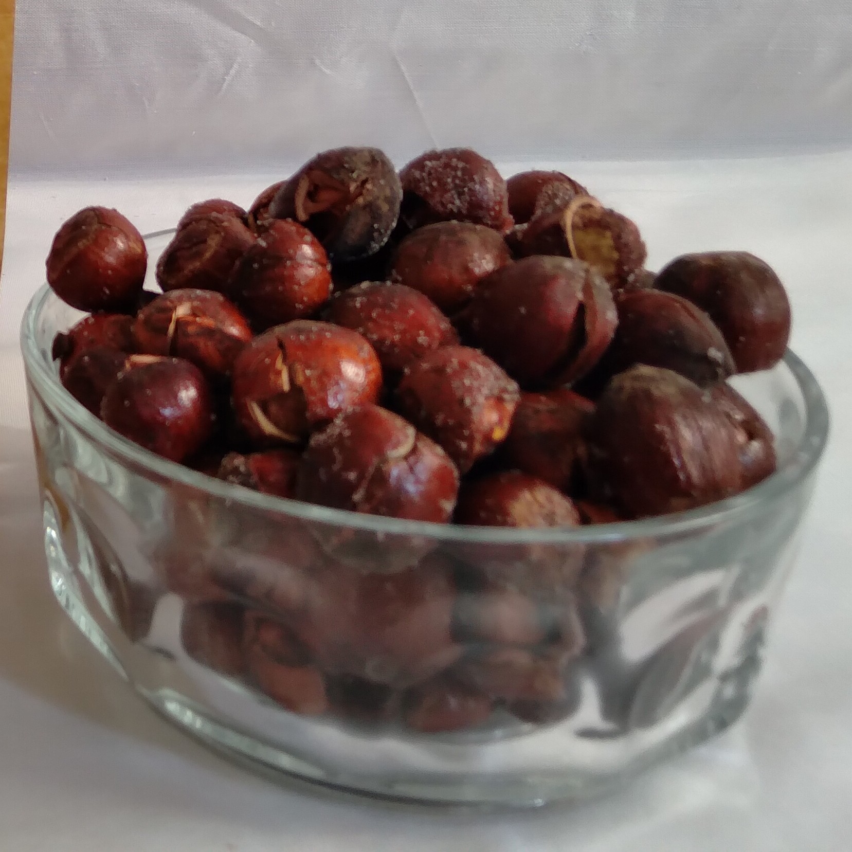 فندق با پوست شور  الموت (800گرمی)