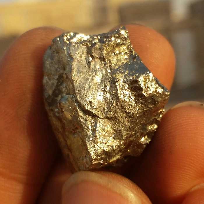 سنگ راف حبه شده پیریت طلایی ملقب به سنگ طلا 100 در 100 طبیعی شاهکار خلقت
تماما پیریت بدون ناخالصی
بی نظیر
کد 8981