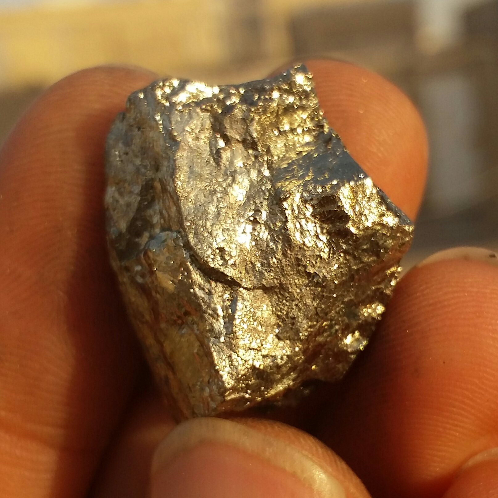 سنگ راف حبه شده پیریت طلایی ملقب به سنگ طلا 100 در 100 طبیعی شاهکار خلقت
تماما پیریت بدون ناخالصی
بی نظیر
کد 8981