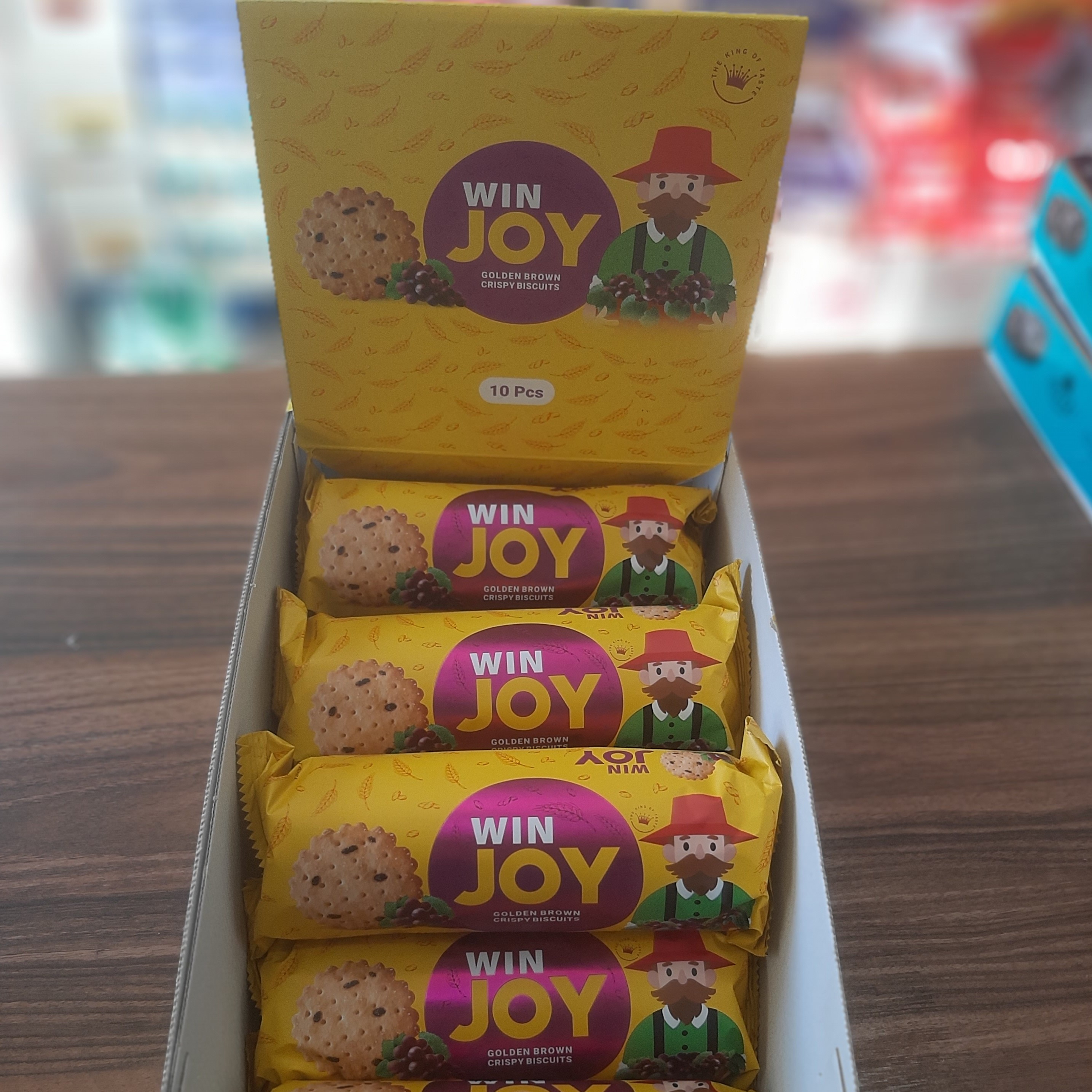 بیسکوییت مغزدار با تکه های کشمش با تزیین شکر طرح ساندویچی 150 گرمی بسته 20 عددی محصول جدید قیمت قدیم