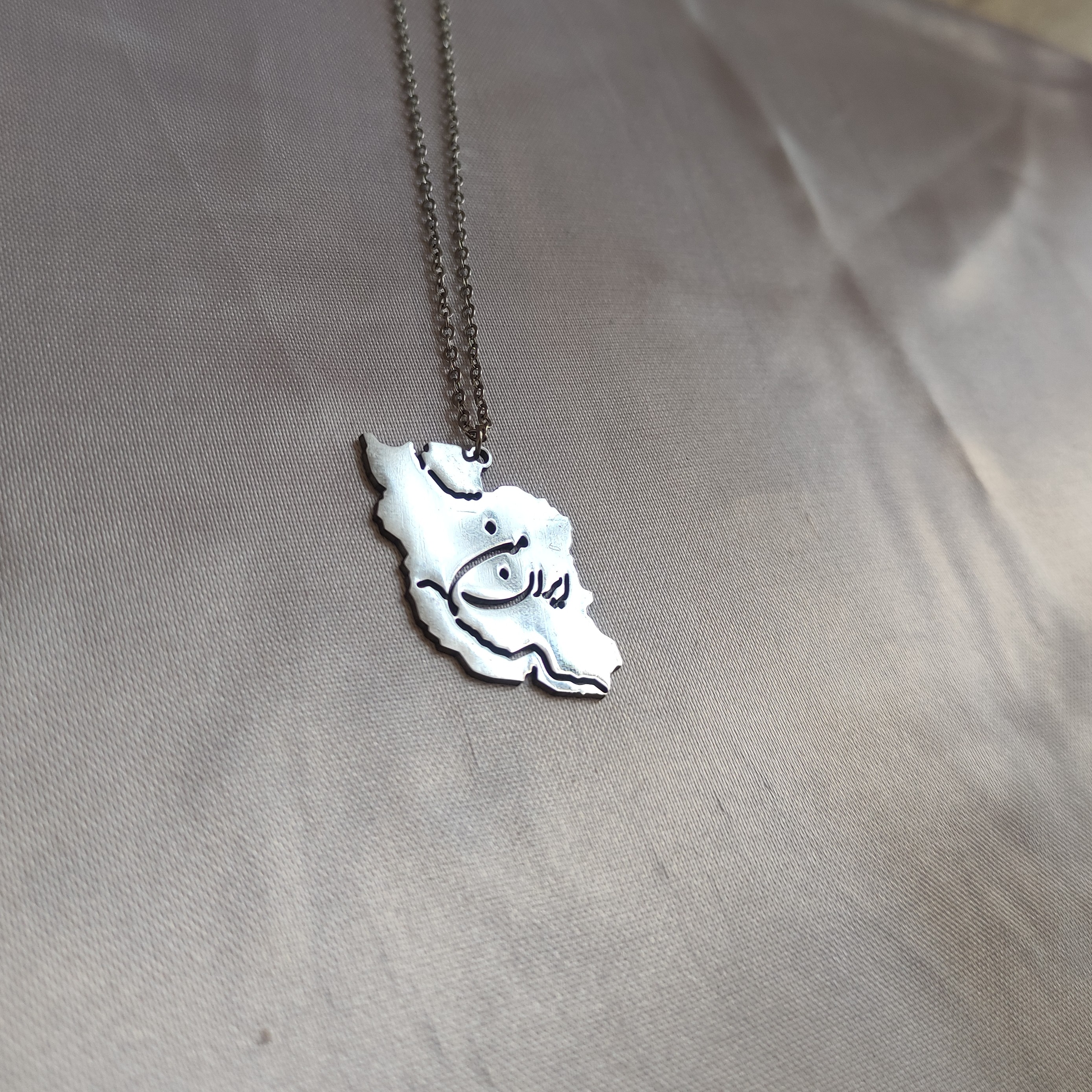 گردنبند ایران من (تماما استیل ورنگثابت و با طول دلخواه شما )