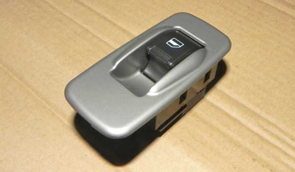 کلید تکی شیشه بالابر با قاب ام وی ام 530 چین یدک مرکزی - خرید لوازم یدکی خودروهای چینی - لوازم یدکی خودروهای کره ای - لوازم یدکی خودروهای ژاپنی - کف قیمت بازار - ارسال سریع به سراسر ایران