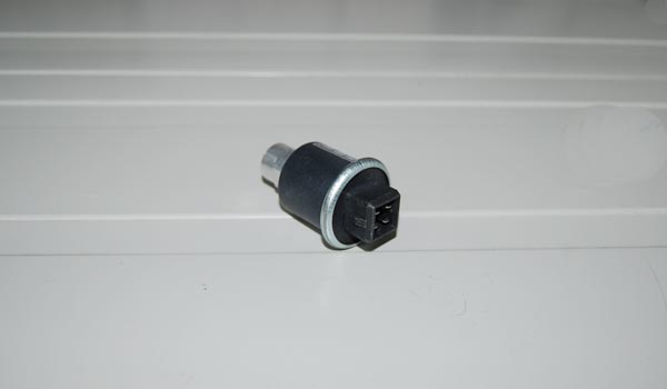 سوئیچ فشار کولر ام وی ام X33 قدیم چین یدک مرکزی - خرید لوازم یدکی خودروهای چینی - لوازم یدکی خودروهای کره ای - لوازم یدکی خودروهای ژاپنی - کف قیمت بازار - ارسال سریع به سراسر ایران