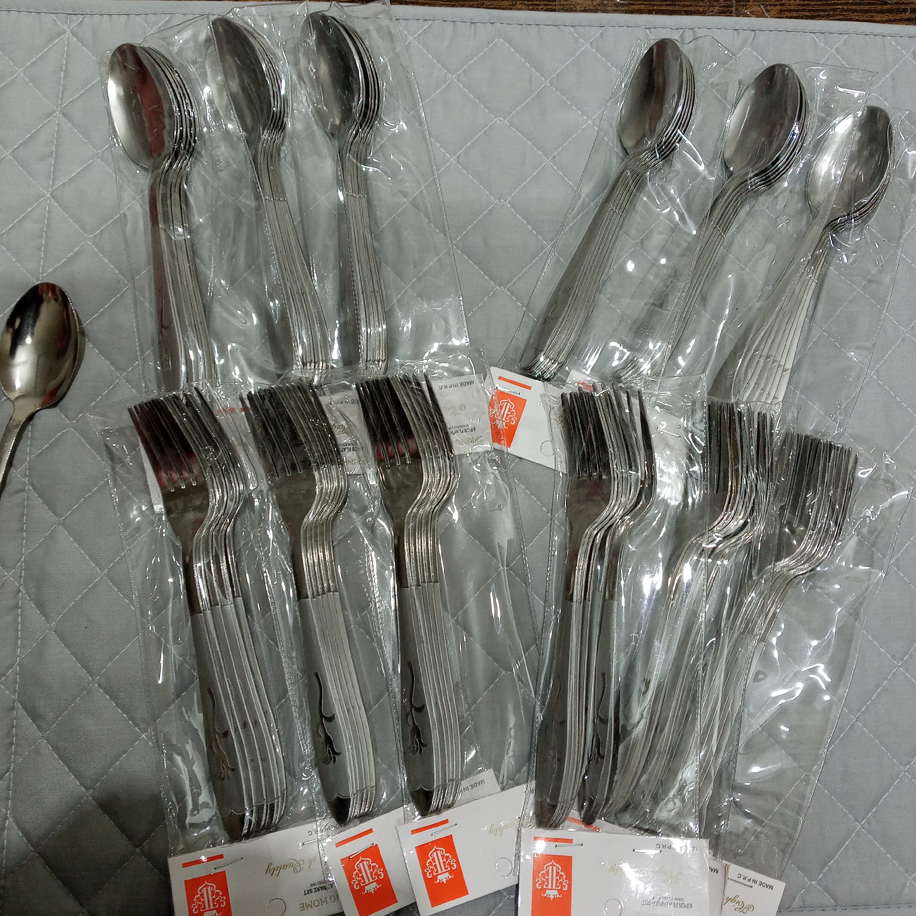 سرویس قاشق و چنگال طرح گل میخک 6 دست قاشق و 6 دست چنگال 