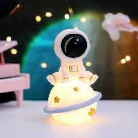 چراغ خواب (شب خواب) و مجسمه فضانورد و کره ماه طر ح جدید رنگ آبی