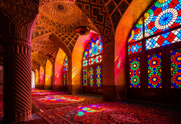 پاورپوینت رنگ و نور در معماری و تاثیر آن بر روحیه افرا