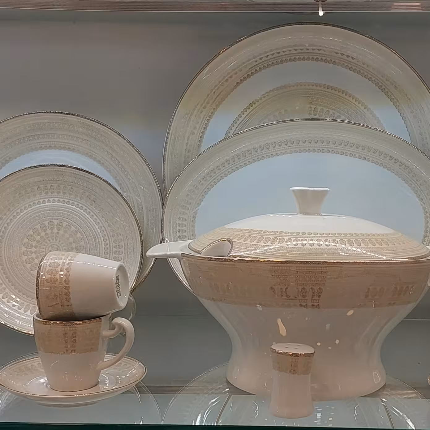 سرویس چینی 12 نفره 87 پارچه برنا  لب طلا طلا کرم برند لورین با کیفیت عالی و قیمت مناسب و ارسال رایگان 