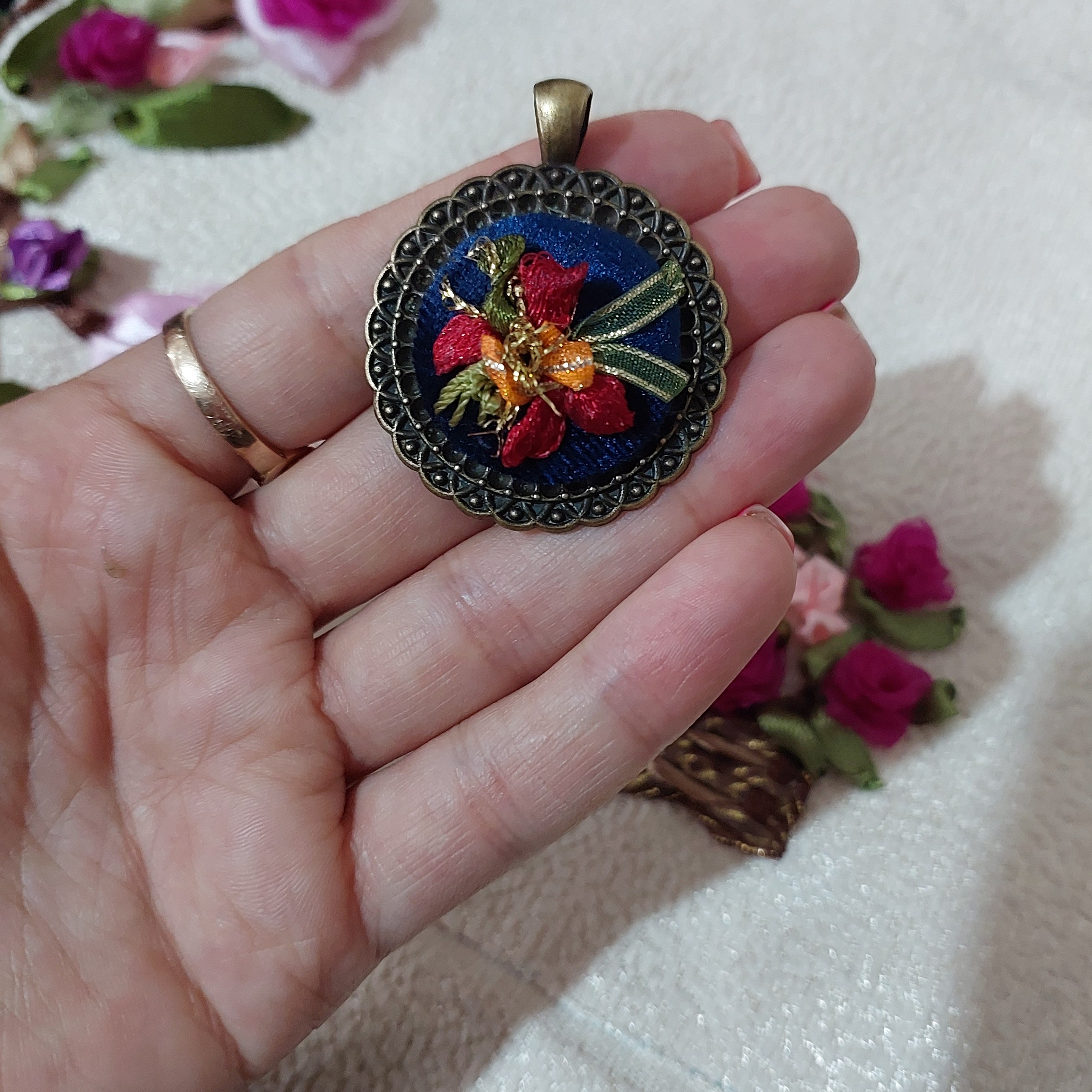 گردنبند روبان دوزی