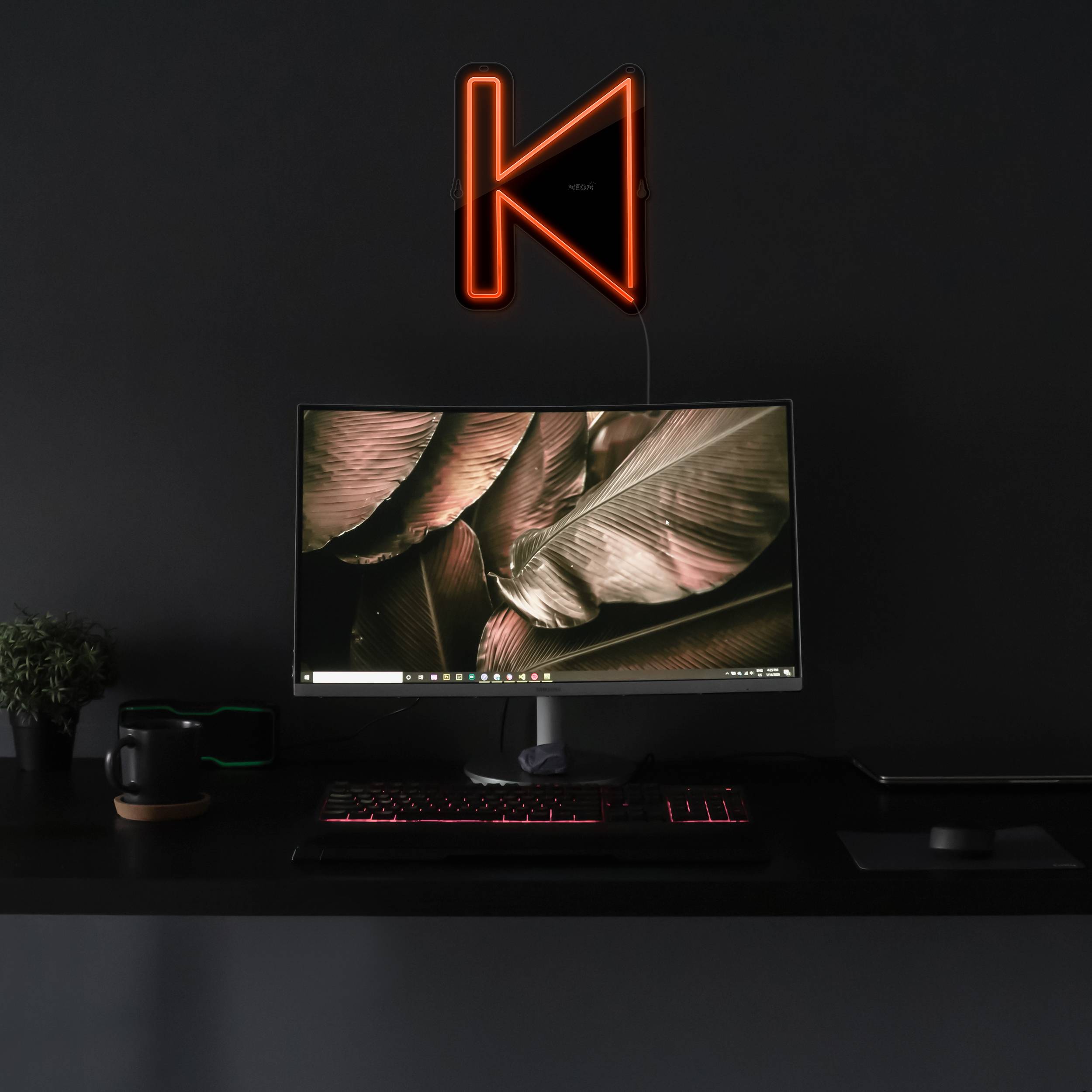 چراغ دیواری نئون دیزاین مدل Perviues-BL_ORG