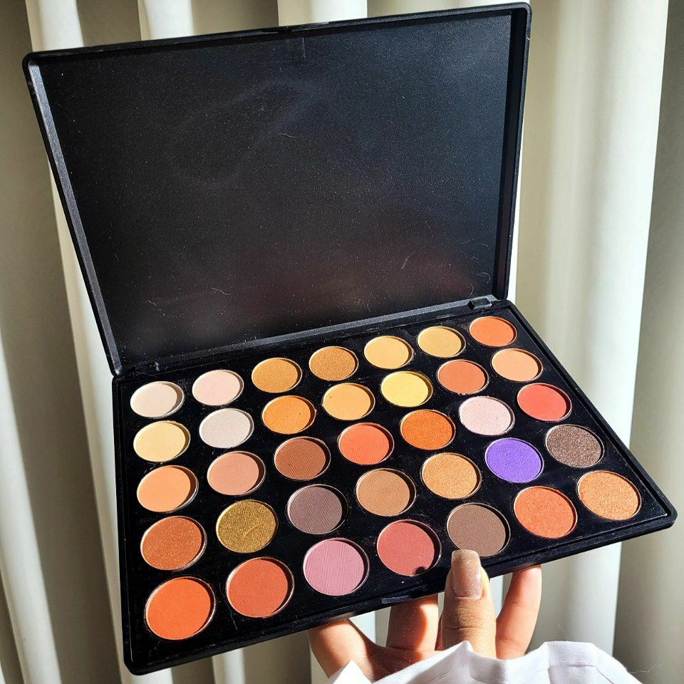 سایه مورفی(شاین و مات)رنگ های فوق کاربردی،کیفیتش خیلی بالاس