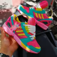 کتونی آدیداس zx8000 گوچی صورتی 39تا44 مشابه اورجینال همراه جا سویچی هدیه 