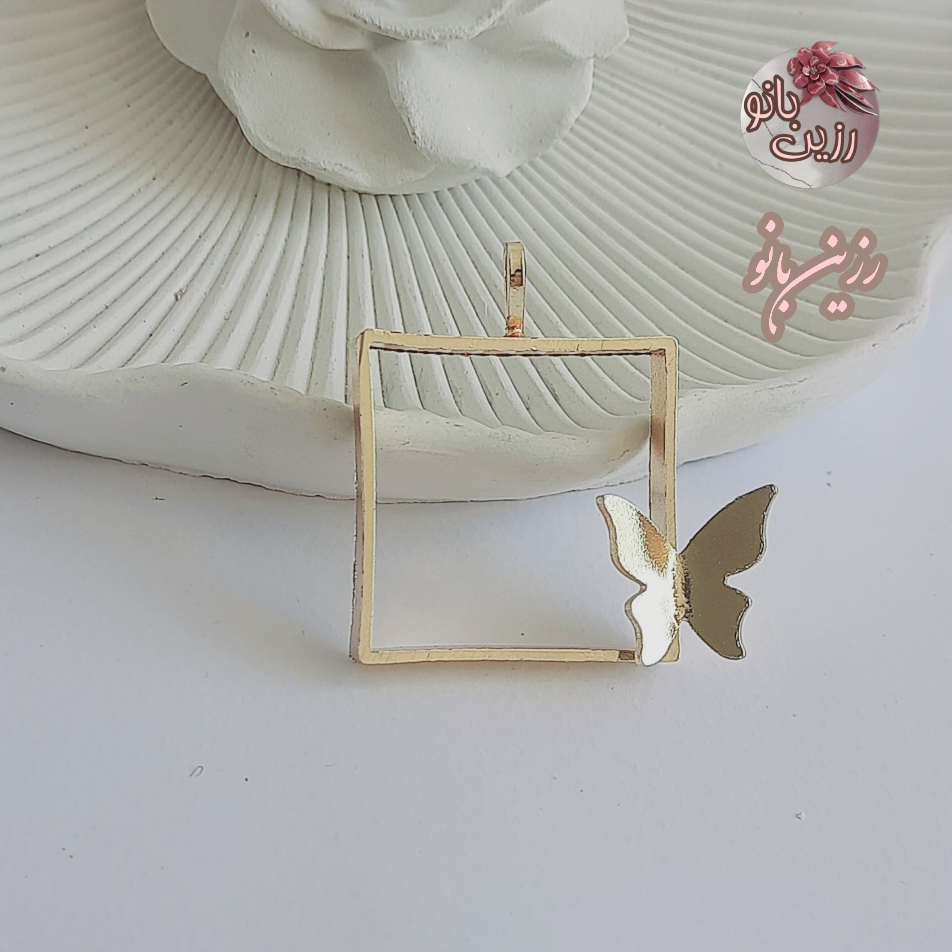 گردنی مربع طرح دار رنگ ثابت طلایی