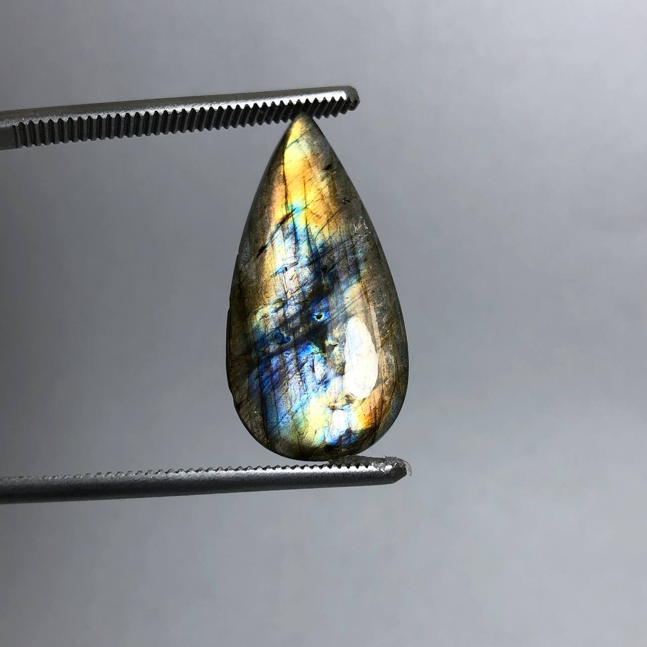 نگین لابرادوریت طبیعی اشکی مولتی کالر با کیفیت 240456