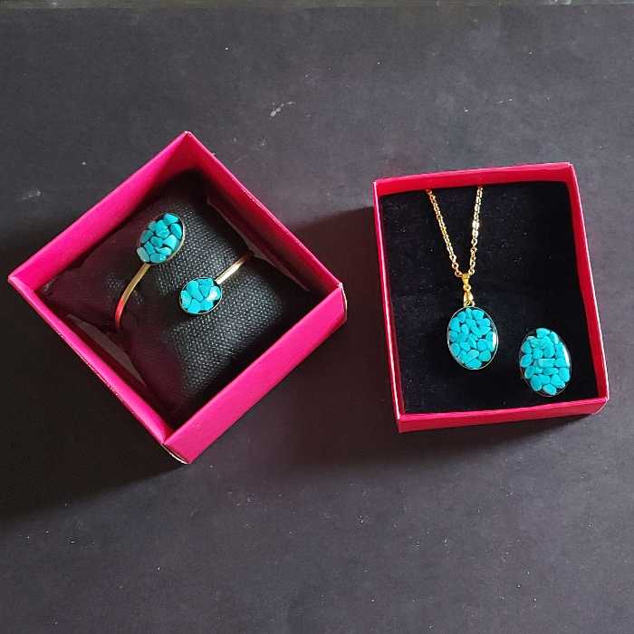 گردنبند، انگشتر و دستبند رزینی فیروزه ای کد 2