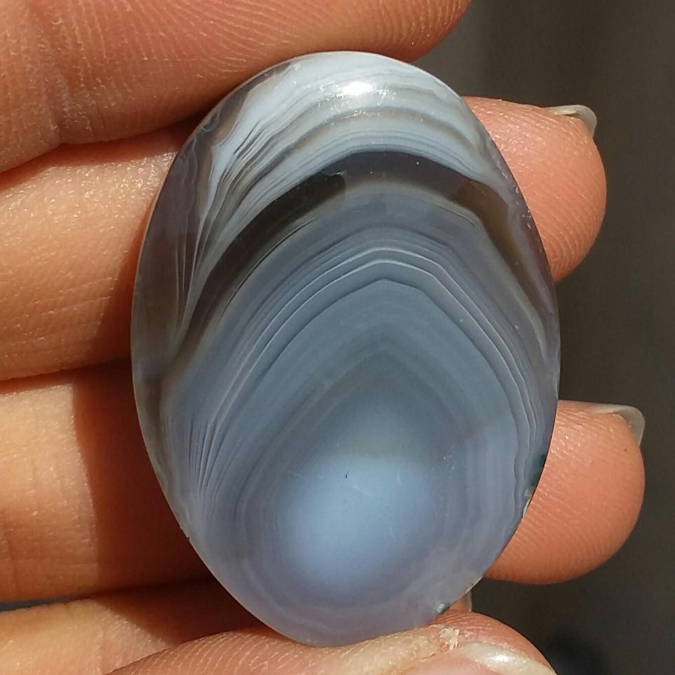 نگین عقیق سلیمانی سه بعدی بسیار خوش رنگ و خاص و زیبا شاهکار خلقت  کد 11102