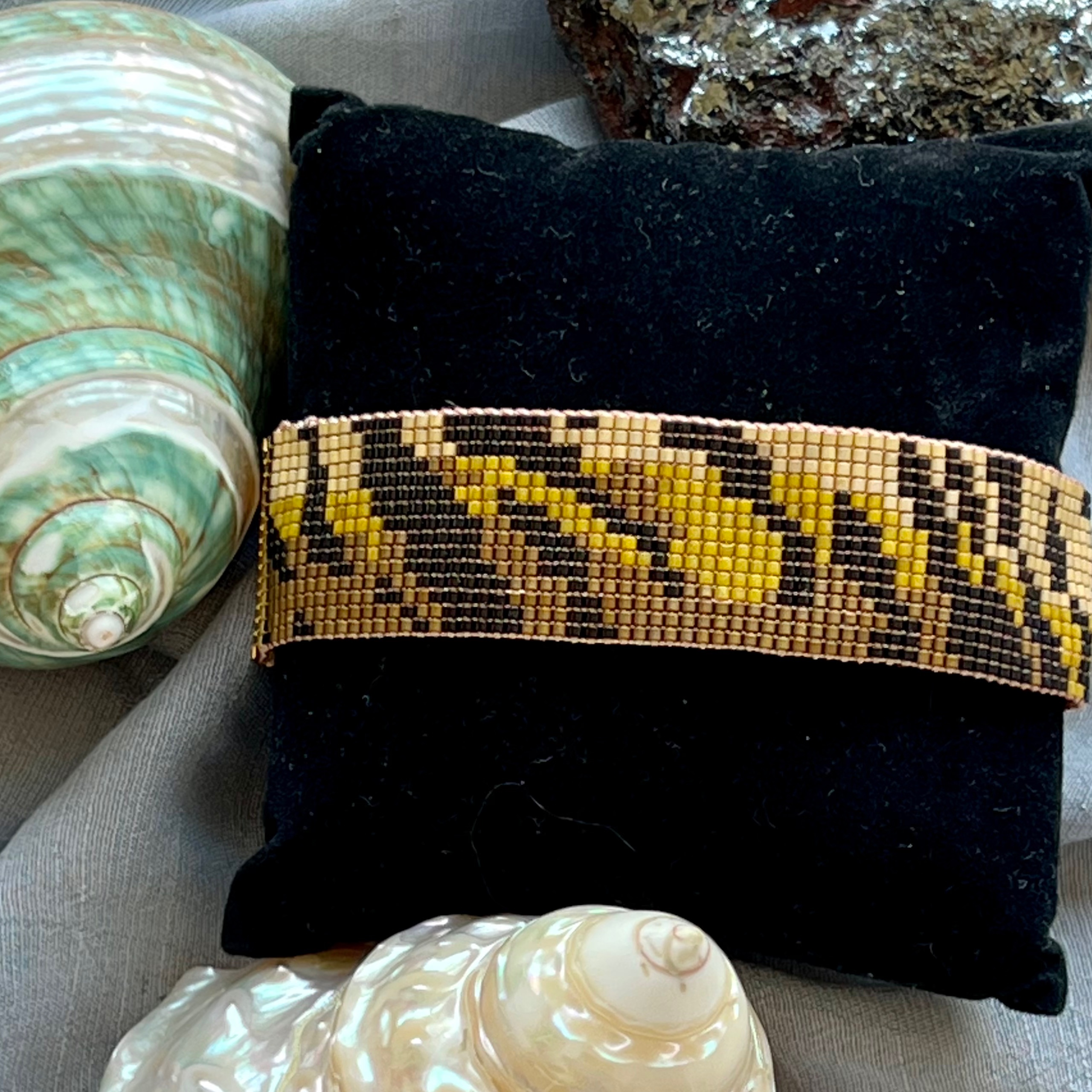 دستبند بافت دستگاهی میوکی طرح ببری