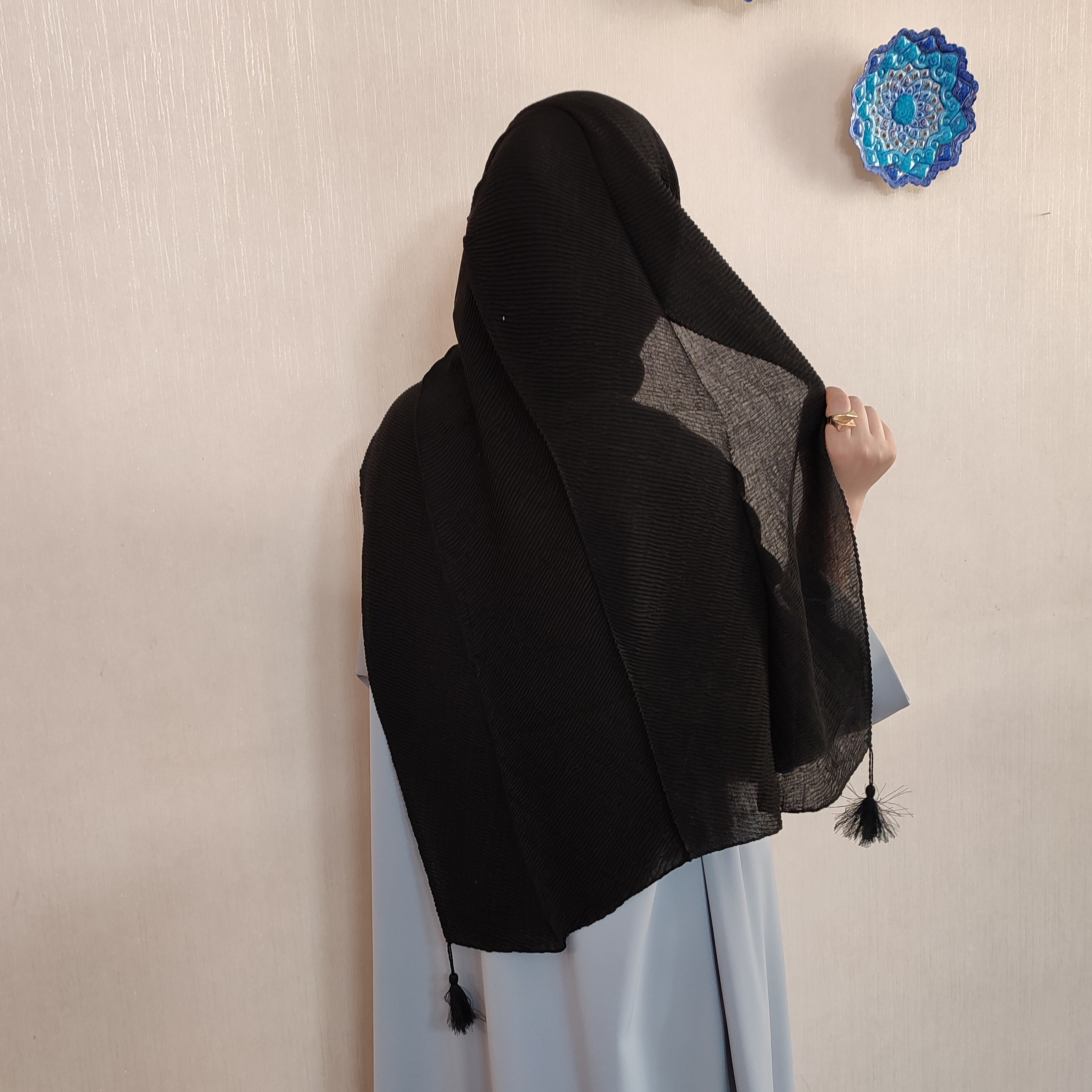 شال پلیسه منگوله دار