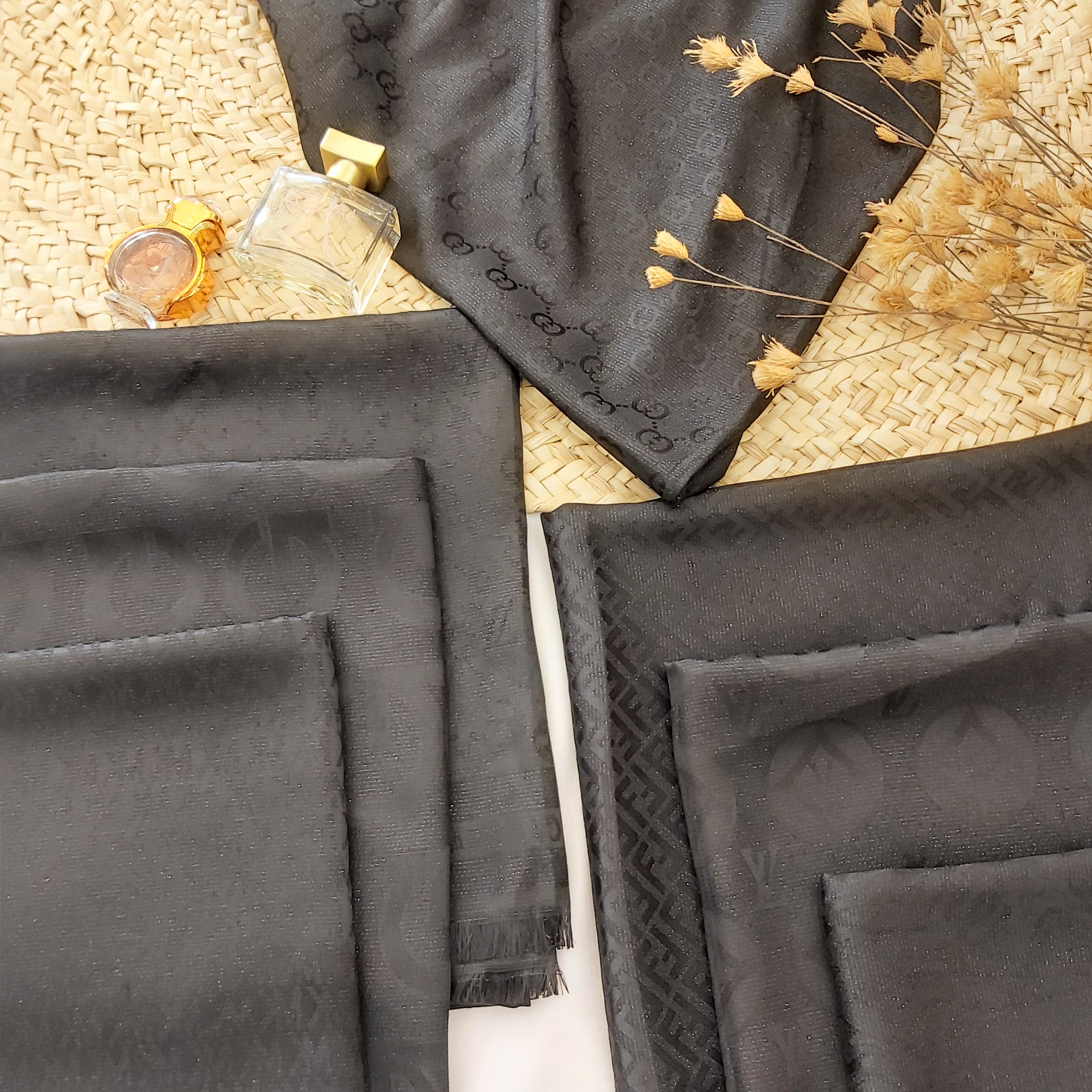 روسری ژاکاردلمه دار زیرقیمت بازار بسیارشیک ودرعین حال ساده