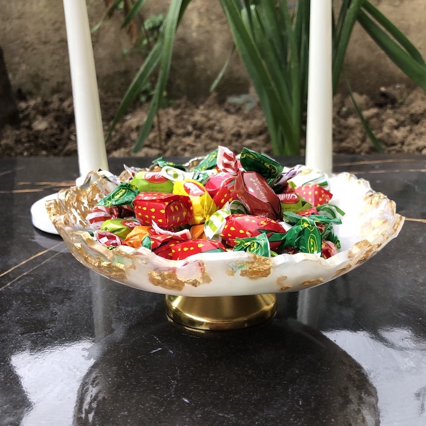 شکلات خوری دکوراتیو رزینی رنگ سفید و طلایی دکوری قطر 20 سانت (ارسال رایگان)