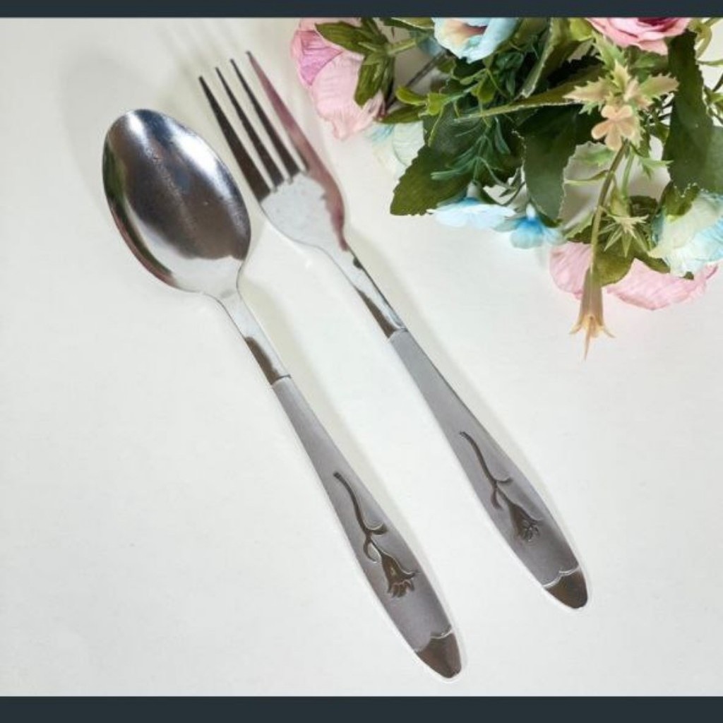 قاشق و چنگال غذا خوری گل میخک لیبل سبز