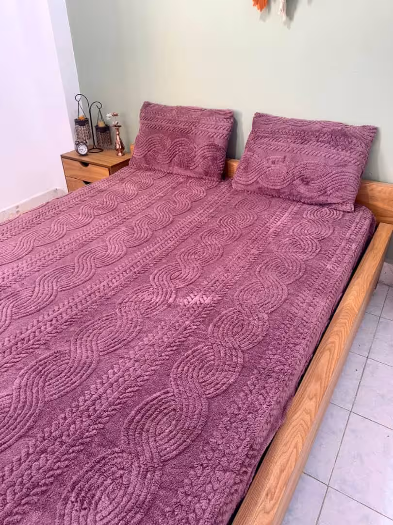 روتختی دونفره سه تکه رنگ کالباسی (یک عدد کاور تشک و دو عدد روبالشتی)