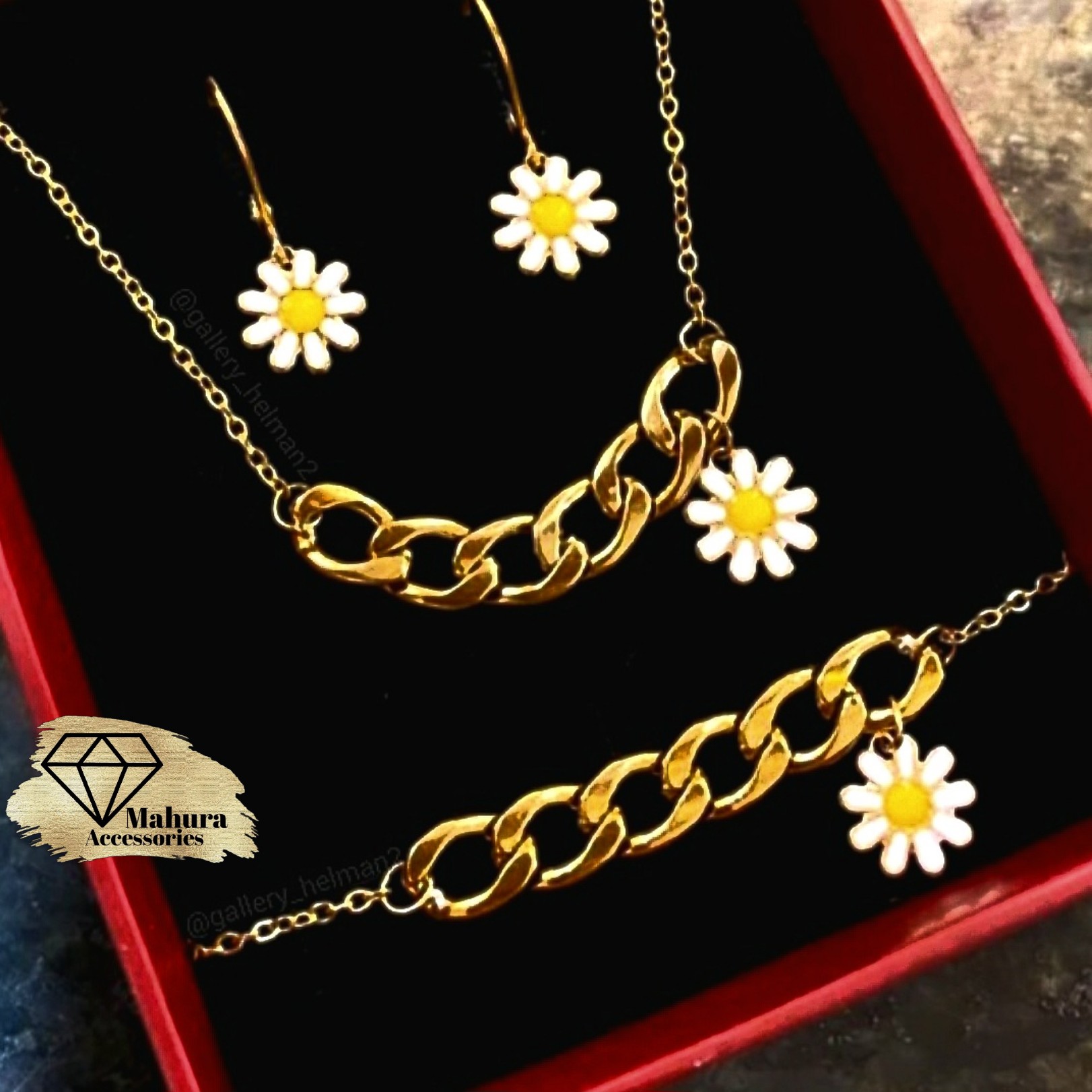 نیم ست استیل کارتیر و گل بابونه رنگ ثابت طلایی