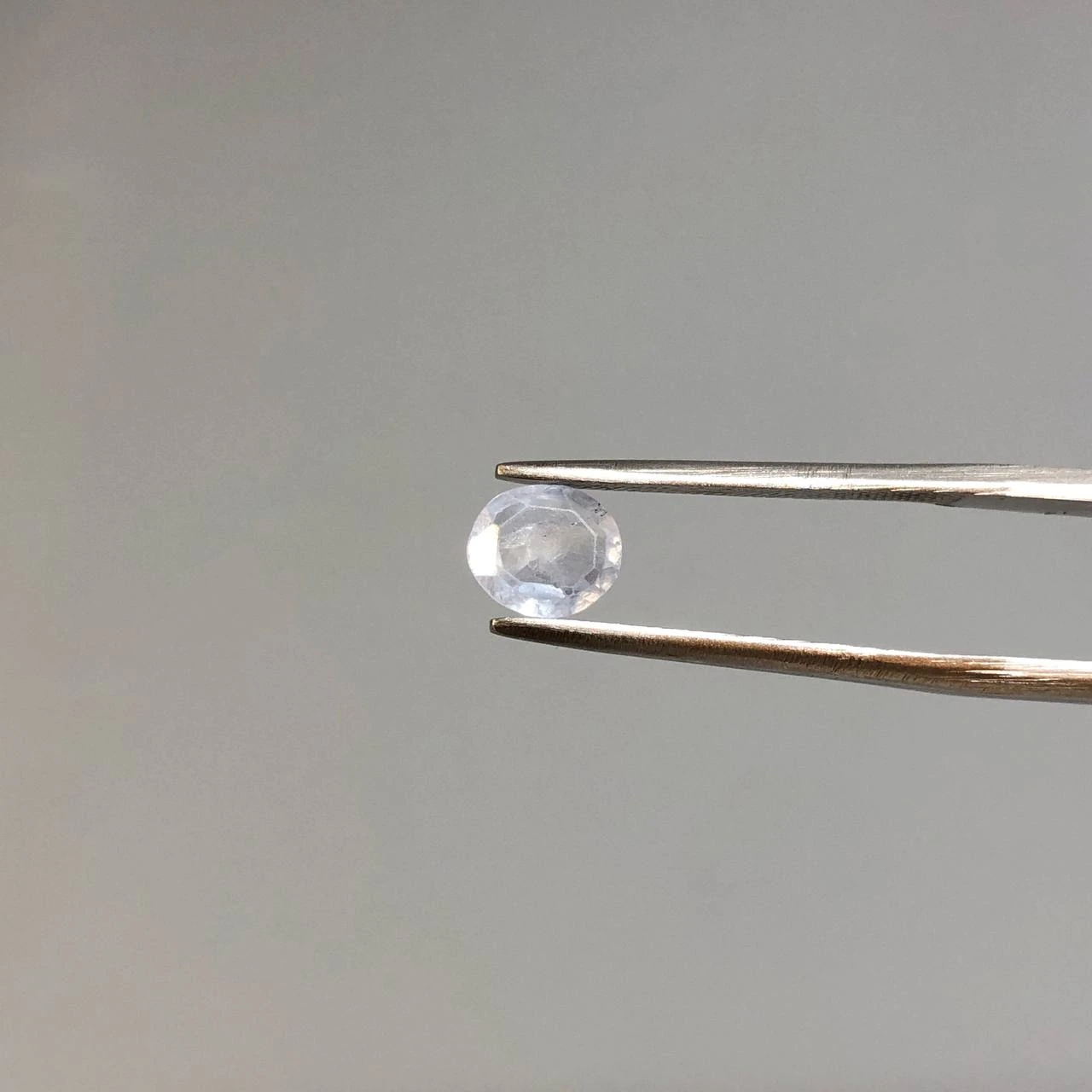 نگین یاقوت طبیعی سفید 250458