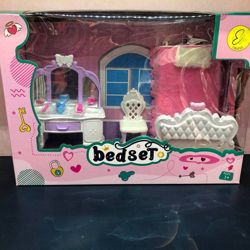 اسباب بازی اتاق خواب شامل تخت خواب میز ارایش و صندلی