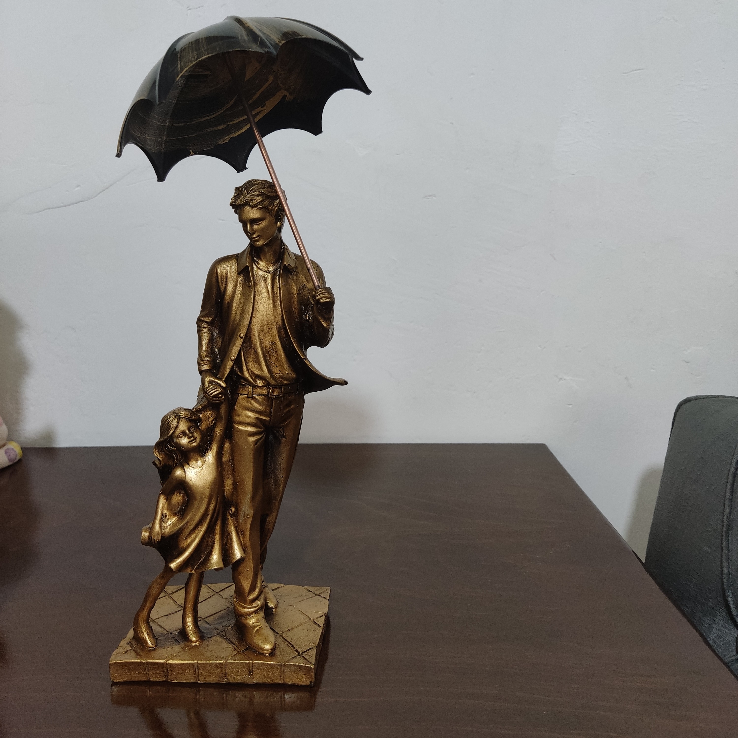 مجسمه پلی استر ایستاده طرح پدرو فرزندهدیه باارزش برای والدین