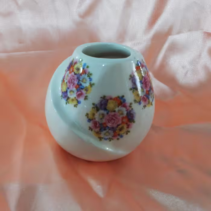 گلدان سرامیکی گلدار