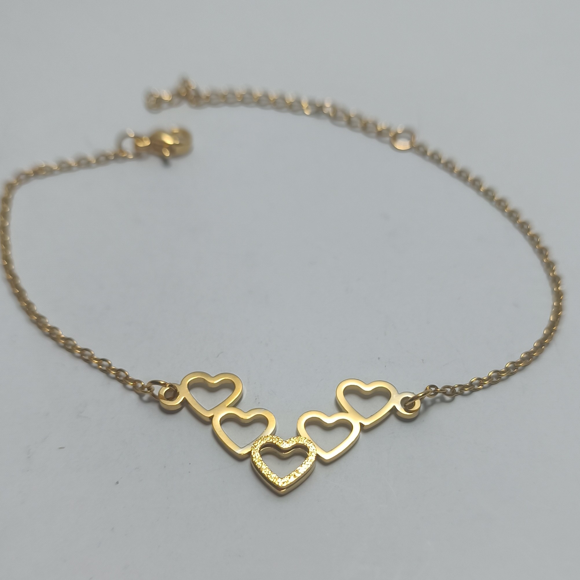 دستبند استیل رنگ ثابت طلایی  کد88فروشگاه آیسان 