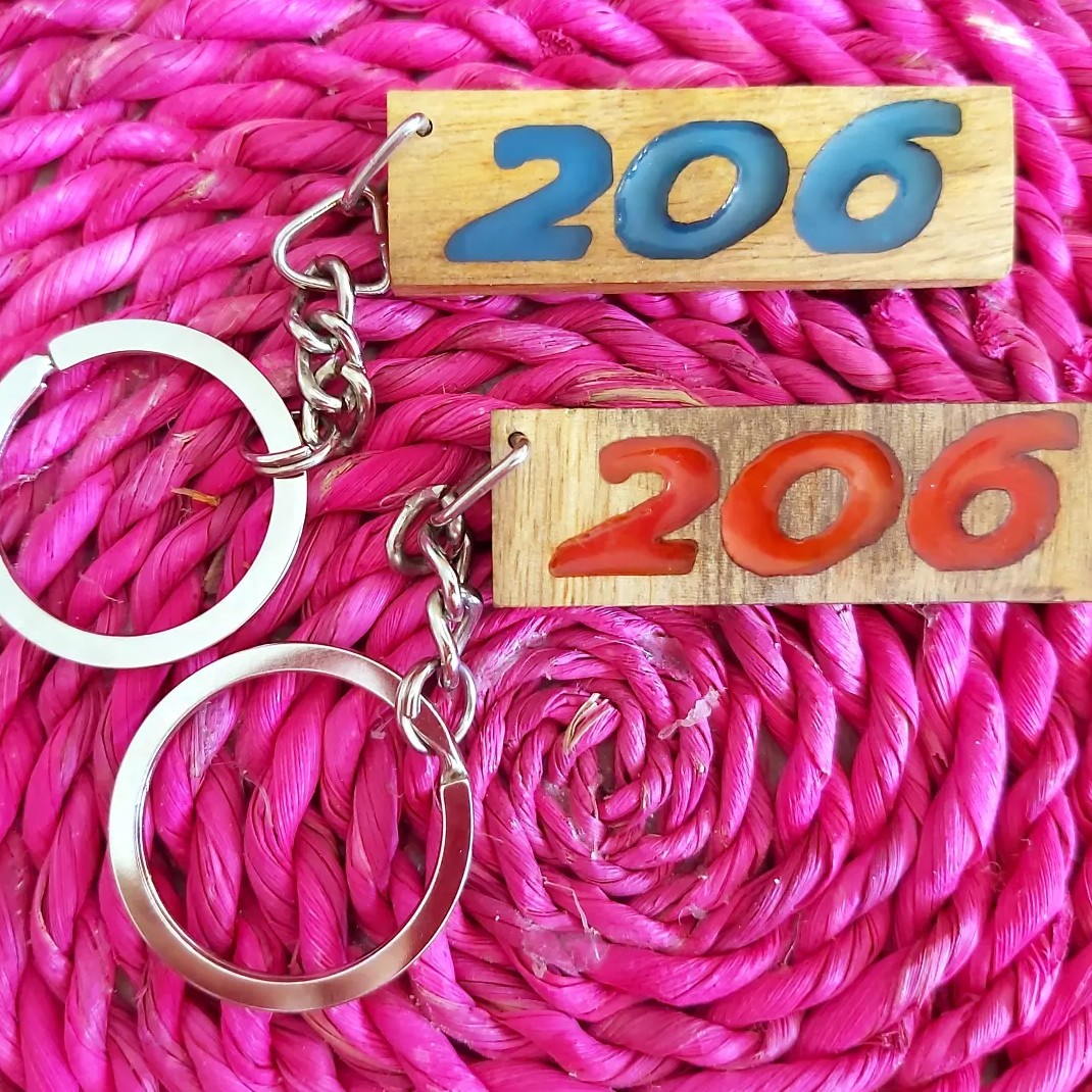 جاسوییچی  خودرو  پژو 206  کار دست  چوب و رزین