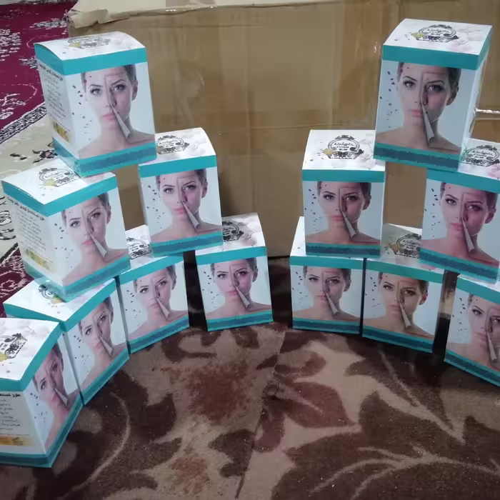 ترکیبات کرم یونیک کاملا گیاهی و اورگانیک میباشند و در این کرم از مواد نگهدارنده کاملا طبیعی استفاده شده است. 