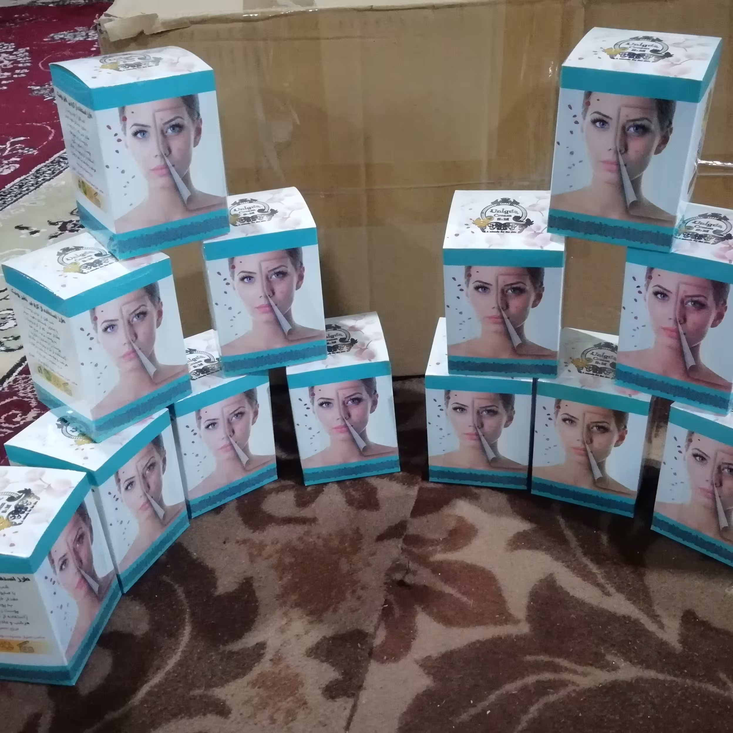 ترکیبات کرم یونیک کاملا گیاهی و اورگانیک میباشند و در این کرم از مواد نگهدارنده کاملا طبیعی استفاده شده است. 